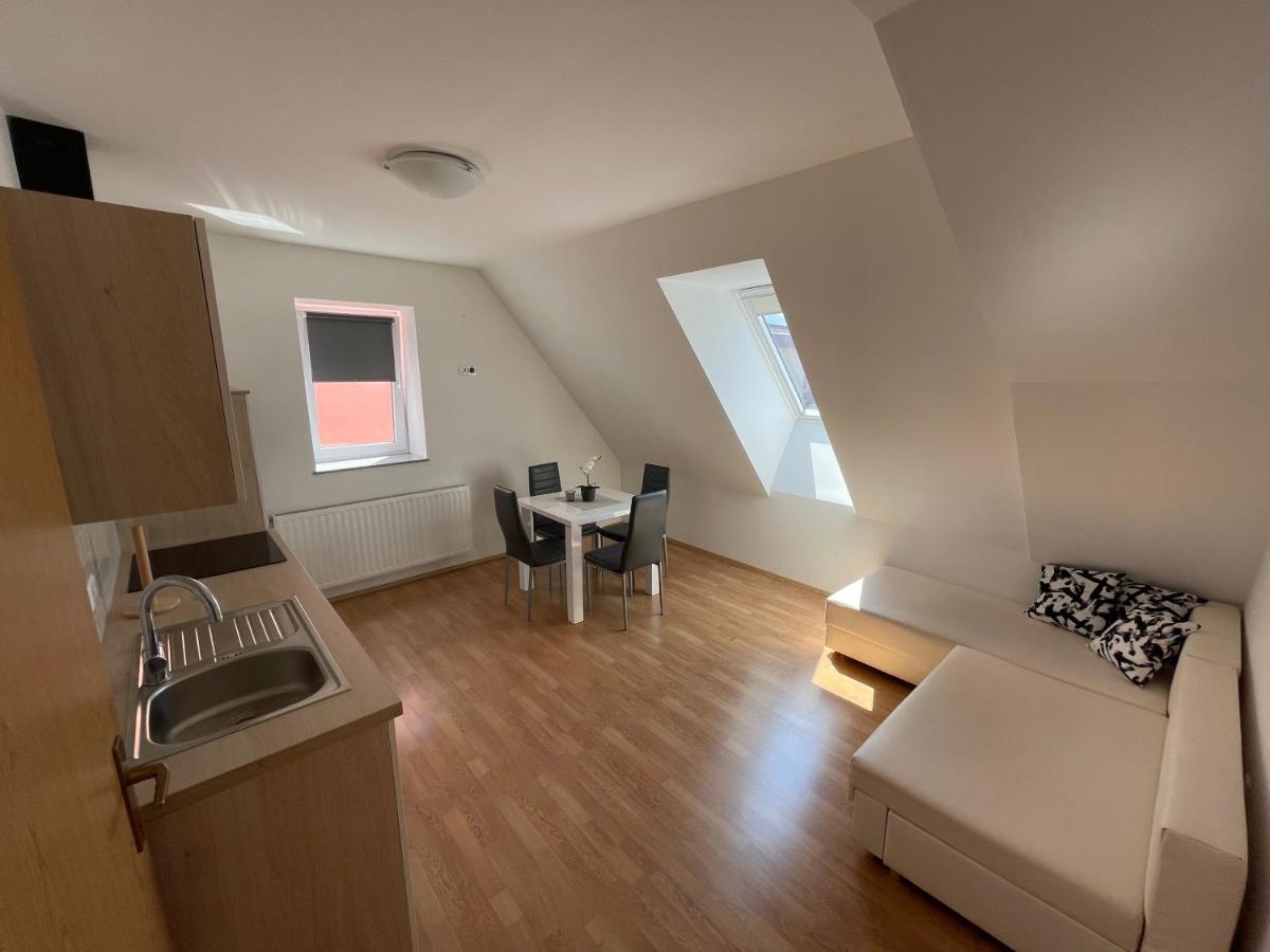 Tm Apartments Strass in Steiermark Екстер'єр фото